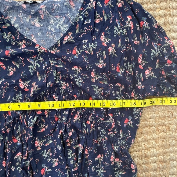 Lucky Brand L Navy Blue Floral v-neck Long Sleeve Top - Picture 6 of 7